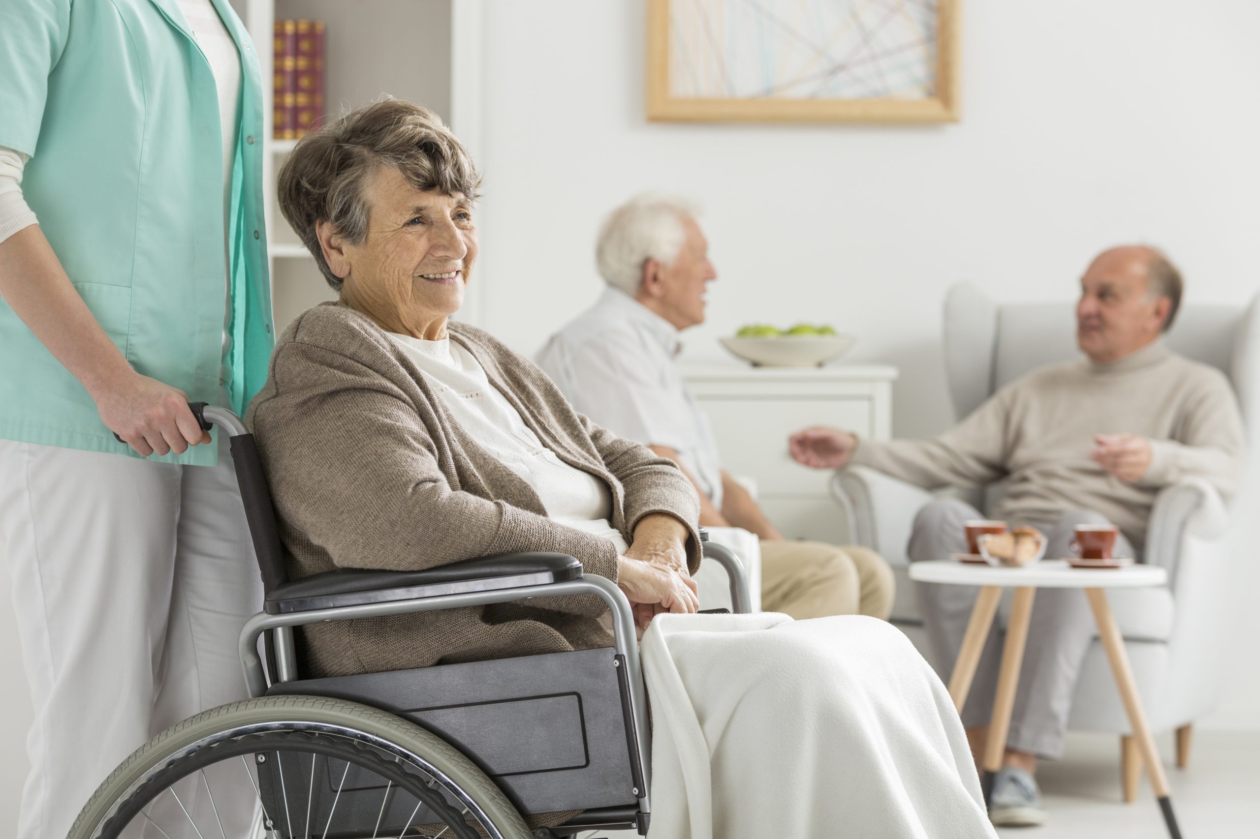 4 Benefits of Living in a Senior Care House